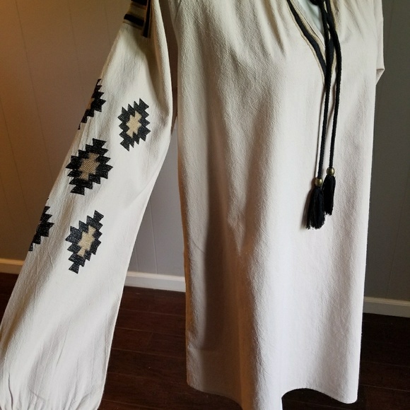 Unique long sleeved cotton dress. - Picture 4 of 8